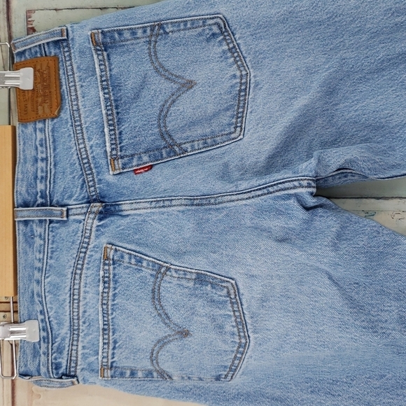 Levi's Premium Button Fly Wedgie  Fit Ankle Jeans - Picture 6 of 10